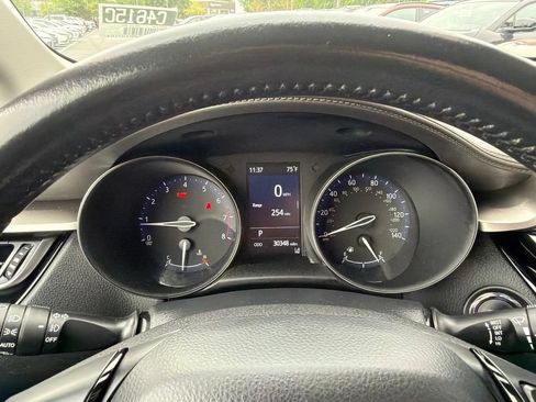 Used 2021 Toyota C-HR Limited FWD image 23