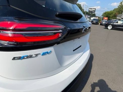 Used 2023 Chevrolet Bolt LT FWD image 9