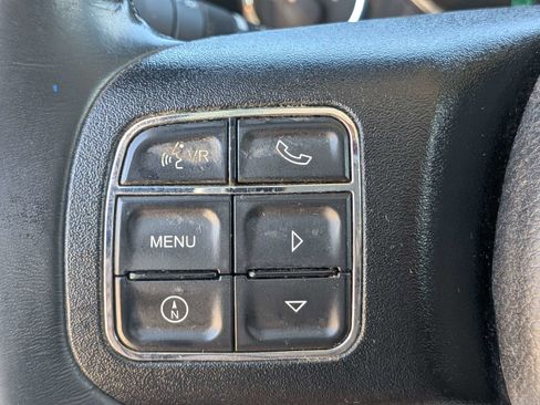 Used 2017 Jeep Wrangler Unlimited Sahara w/ Connectivity Group AWD/4WD image 23