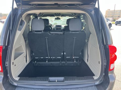 Used 2019 Dodge Grand Caravan SXT image 27