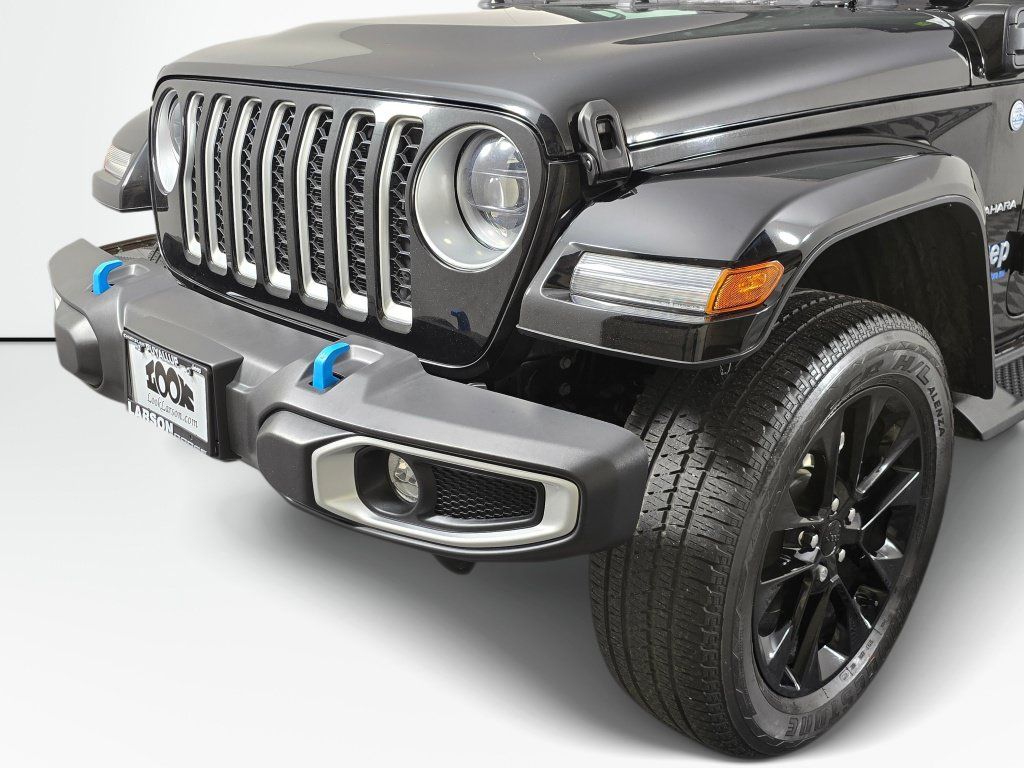 Used 2023 Jeep Wrangler Unlimited Sahara AWD/4WD image 12