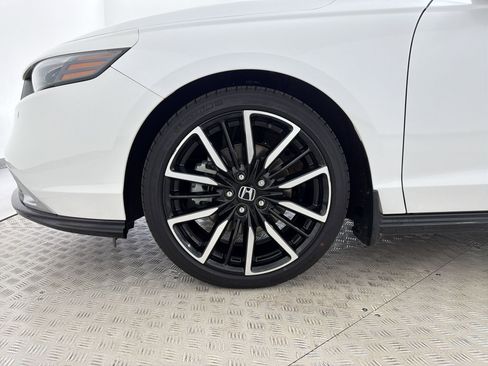 Used 2023 Honda Accord Touring image 11