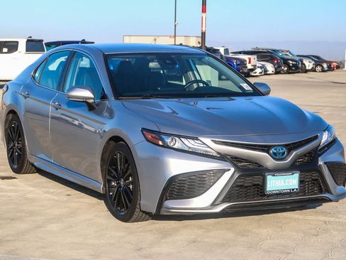 Used 2023 Toyota Camry XSE image 3