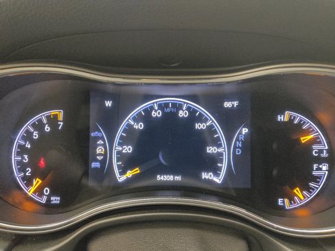 Used 2021 Jeep Grand Cherokee Laredo AWD/4WD image 23