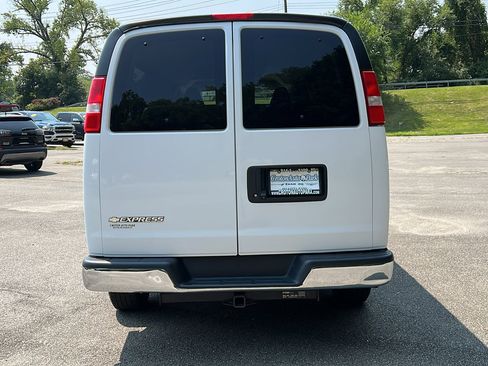 Used 2020 Chevrolet Express 3500 LT w/ LT Preferred Equipment Group image 4
