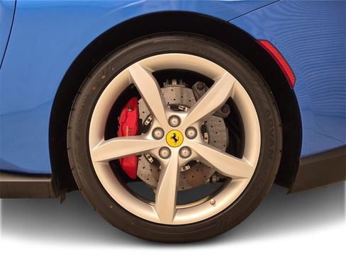 Used 2019 Ferrari Portofino image 15