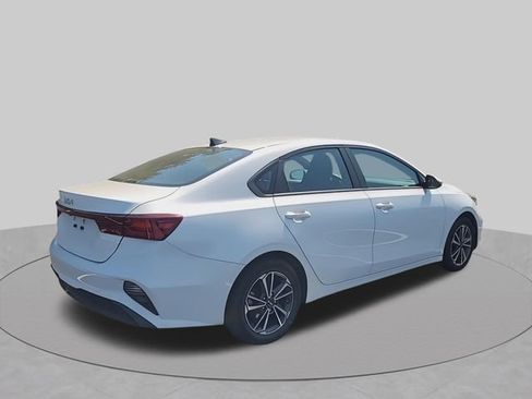 Used 2023 Kia Forte LXS w/ LXS Technology Package FWD image 9