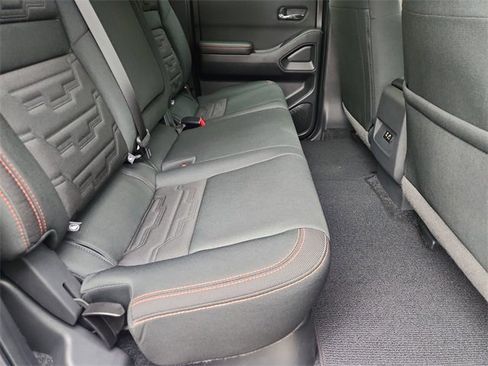 Used 2025 Nissan Frontier PRO-4X image 24