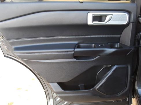 Used 2020 Ford Explorer Limited image 31