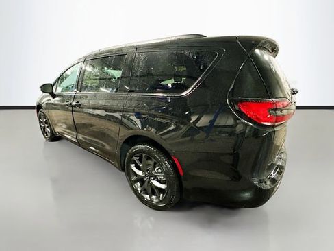 New 2026 Chrysler Pacifica Select w/ S Appearance Package AWD/4WD image 8