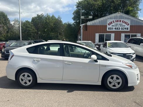 Used 2011 Toyota Prius Three w/ Solar Roof Pkg FWD image 4