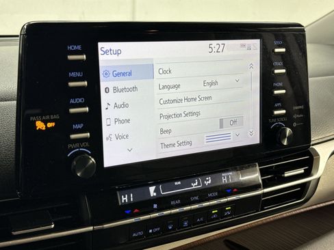 Used 2024 Toyota Sienna LE FWD image 32