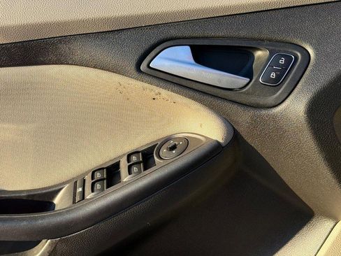 Used 2016 Ford Focus SE w/ Reverse Sensing Package image 21