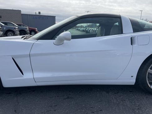 Used 2007 Chevrolet Corvette Coupe w/ Preferred Equipment Group image 28