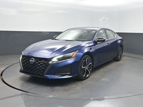 Used 2024 Nissan Altima 2.5 SR image 1