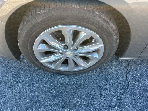 Used 2020 Chevrolet Malibu LT image 10