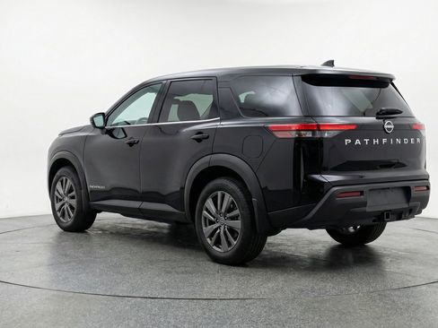 Used 2025 Nissan Pathfinder SV image 6