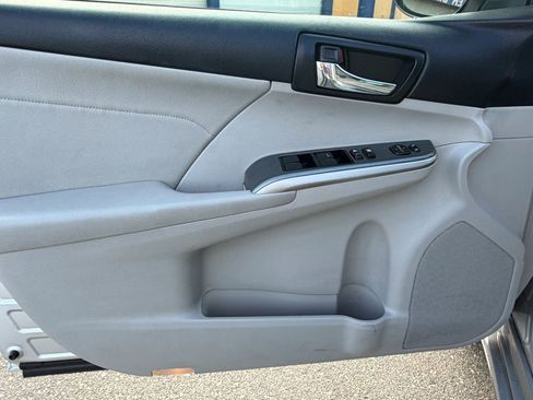 Used 2013 Toyota Camry XLE w/ Leather Pkg FWD image 9