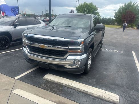 Used 2018 Chevrolet Silverado 1500 LT w/ All Star Edition RWD image 3