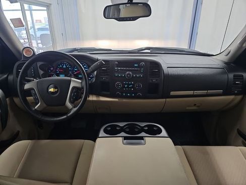 Used 2011 Chevrolet Silverado 2500 LT w/ Interior Plus Package RWD image 12