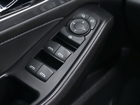 Used 2023 Chevrolet Traverse LT image 22