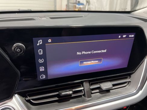 Used 2025 Chevrolet Trax LT w/ LT Convenience Package image 34