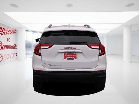 Used 2022 GMC Terrain SLE w/ Driver Convenience Package FWD image 6