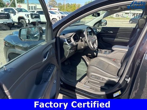 Certified 2023 GMC Acadia SLT w/ Preferred Package image 17