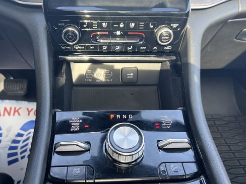 Used 2022 Jeep Grand Cherokee Overland w/ Luxury Tech Group IV image 16