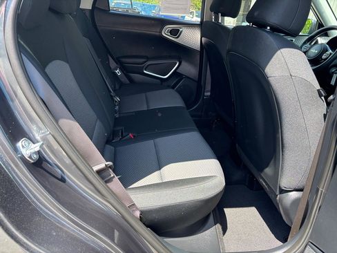 Used 2025 Kia Soul LX w/ LX Technology Package FWD image 11