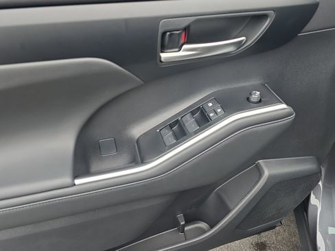 New 2025 Toyota Highlander XSE image 12