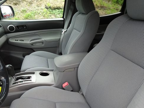 Used 2011 Toyota Tacoma 4x4 Double Cab w/ TRD Off-Road Pkg image 17