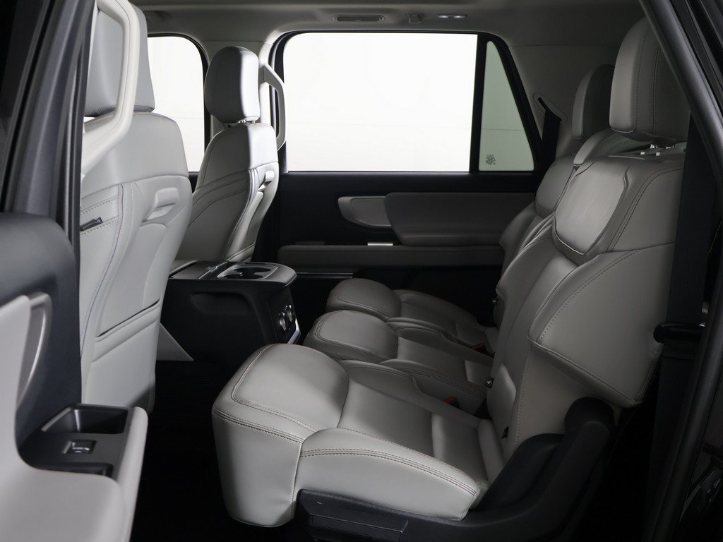 Used 2025 Ford Expedition Max Active AWD/4WD image 34