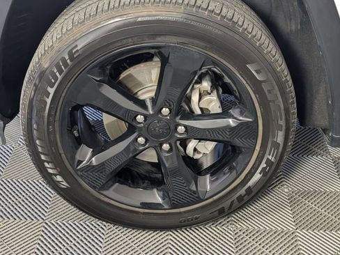 Used 2023 Jeep Grand Cherokee Altitude image 8