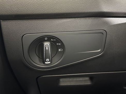 Used 2023 Volkswagen Tiguan SE image 36