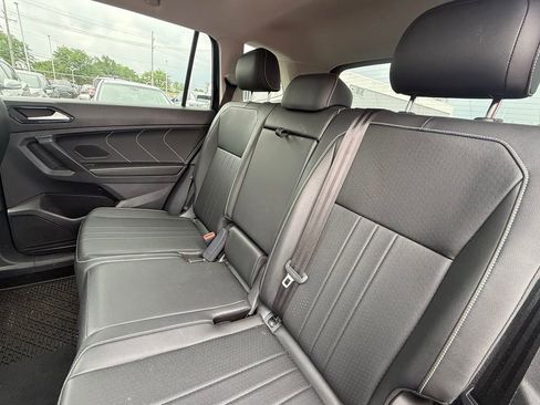 Used 2022 Volkswagen Tiguan SE AWD/4WD image 6