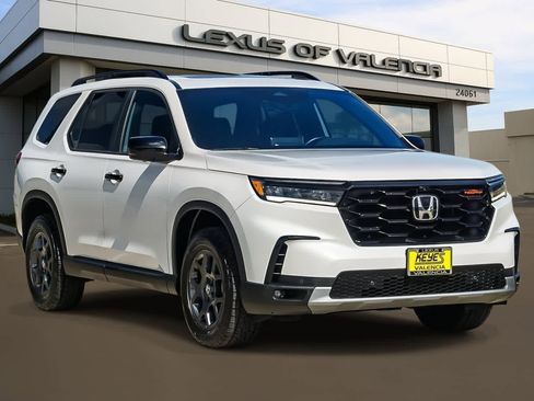 Used 2024 Honda Pilot TrailSport image 5
