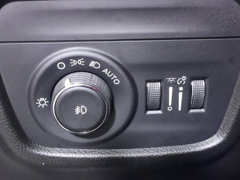 Used 2025 Jeep Grand Cherokee Limited w/ Luxury Tech Group II RWD image 12