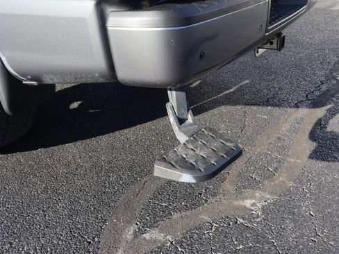 Used 2021 Nissan Titan SV w/ SV Convenience Package image 28