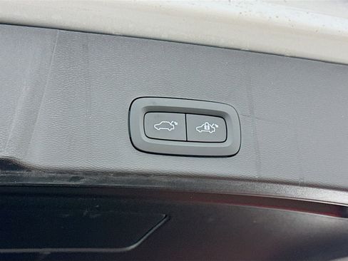 Used 2024 Volvo XC40 Recharge Ultimate w/ Protection Package Premier image 32