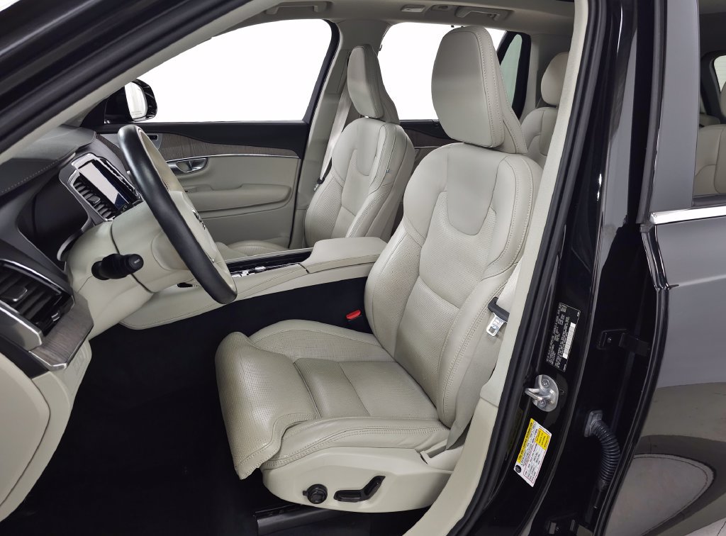 Used 2024 Volvo XC90 T8 Ultimate AWD/4WD image 16