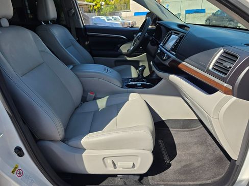 Used 2016 Toyota Highlander Limited w/ Driver Technology Package image 16