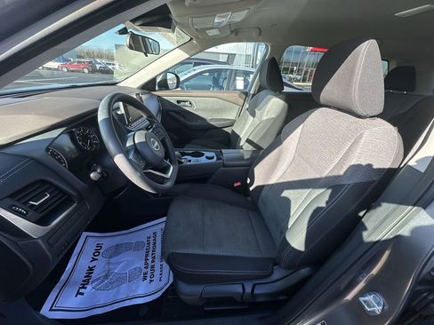 Used 2022 Nissan Rogue S image 11