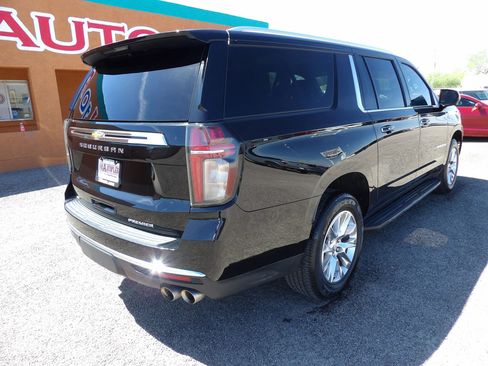Used 2022 Chevrolet Suburban Premier image 8