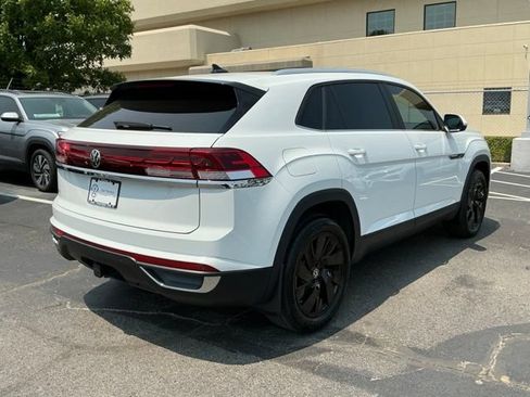 Certified 2024 Volkswagen Atlas Cross Sport SE w/ Panoramic Sunroof Package FWD image 3