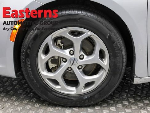 Used 2023 Chrysler Pacifica Limited image 50