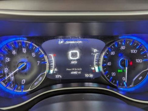 Used 2023 Chrysler Pacifica Touring-L FWD image 27