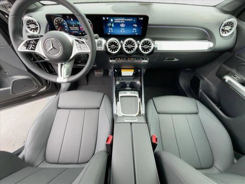 Used 2026 Mercedes-Benz GLB 250 4MATIC image 14