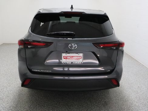 Used 2025 Toyota Highlander LE image 8