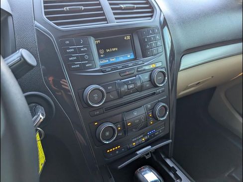 Used 2017 Ford Explorer FWD image 18